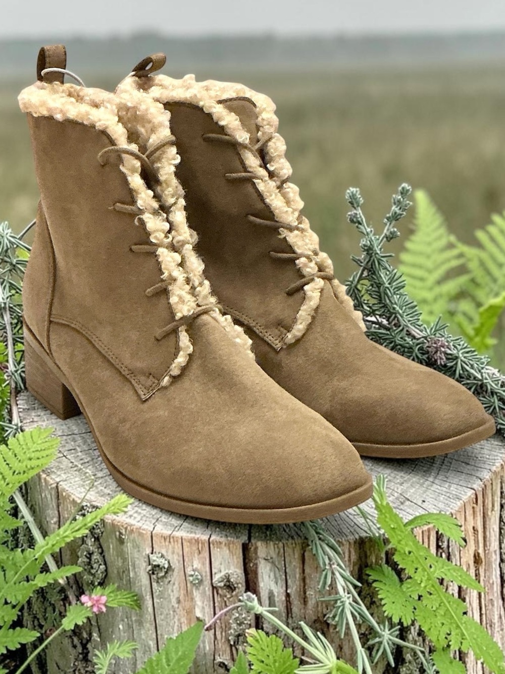 Kenneth Cole Reaction Salas Cozy Ankle Boots Tan Vegan Suede Faux Fur Size-10 🆕